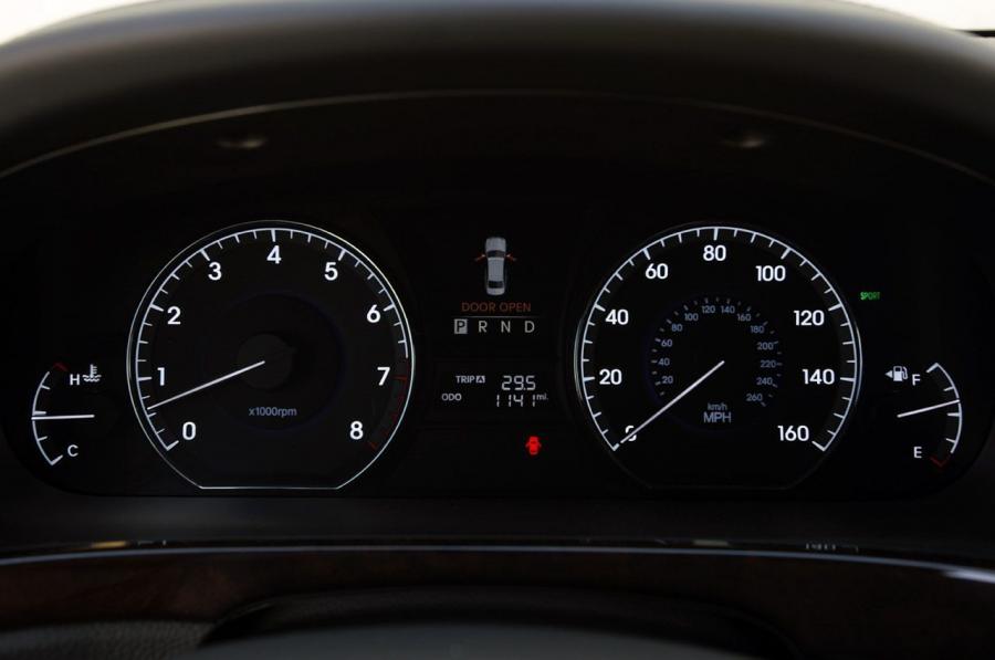  Hyundai Equus 2012 года  (фото 18 из 41)